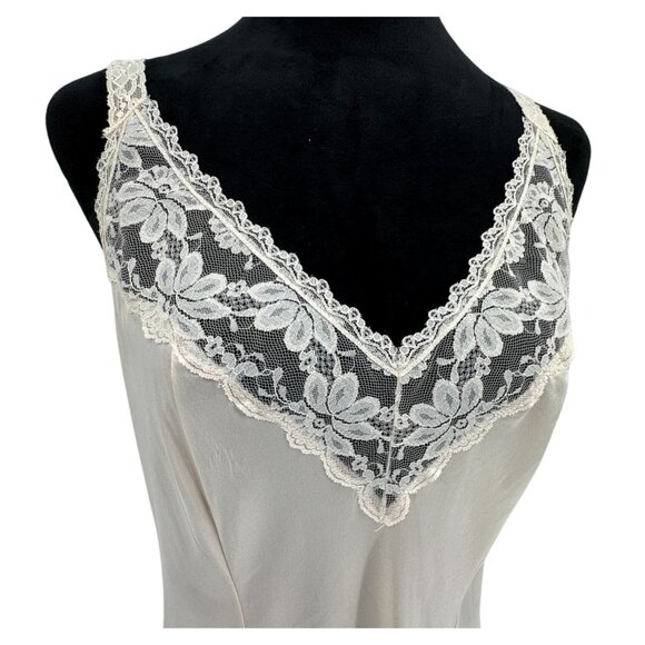 Maidenform Ivory Lace Trim Full Slip Dress Silky Size 38 Nylon Spandex Blend USA - Picture 1 of 7